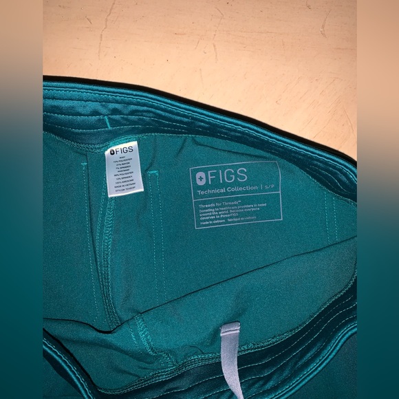 Figs Scrub Set - Picture 3 of 6